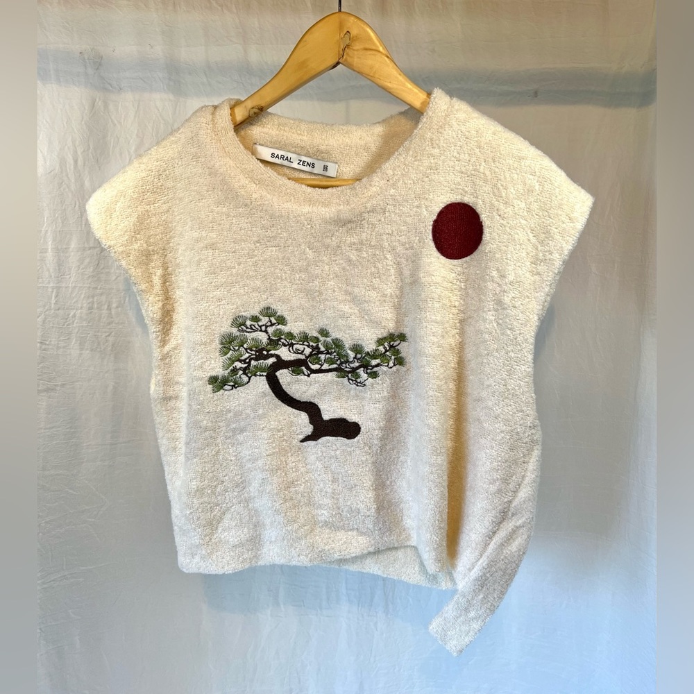 SARAL ZENS Japanese Embroidered Vest. Size small to medium.